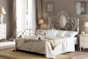 Kovová postel - dobrý odpočinek v každém interiéru (23 fotografií)