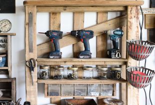 Metal and wooden racks for the garage: the benefits of choice (24 photos)