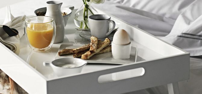 Reggelizőasztal: kényelmes és kényelmes tulajdonság (27 fénykép)