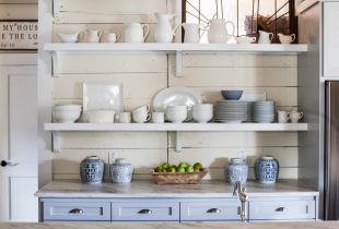 Stylish shelf for dishes: design features (22 photos)