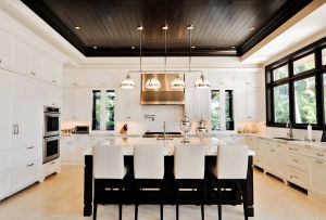 Svart tak i interiøret (20 bilder): design og spektakulære kombinasjoner