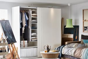 Garderobe Pax fra Ikea i det indre - kompaktitet i enkle former (21 fotos)