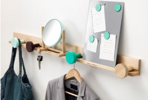 קולב קיר במסדרון: אפשרויות מודרניות (24 תמונות)