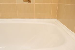 Κεραμικά σύνορα στο εσωτερικό του μπάνιου (21 φωτογραφίες)