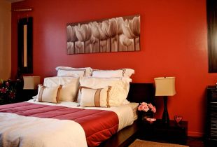 Κόκκινο υπνοδωμάτιο (17 φωτογραφίες): όμορφο σχέδιο και συνδυασμοί χρωμάτων
