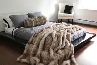 Naturlige og kunstige pelstepper - stilige sengetepper til hjemmet (31 bilder)