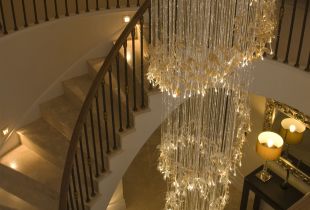 Éclairage correct des escaliers: conseils professionnels (23 photos)