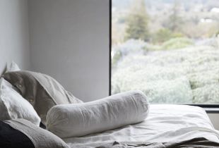 Orthopedic pillow-cushion: features of a healthy sleep (63 photos)