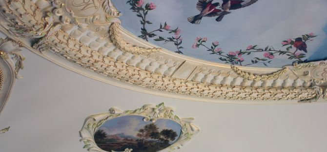 La pintura al sostre és el més destacat de tot l’interior (21 fotos)