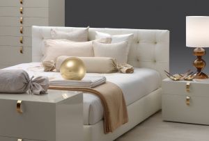 Lit avec une tête de lit moelleuse à l'intérieur de la chambre (58 photos)