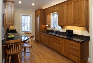 Massivt træ køkken: fordelene ved valg (53 fotos)