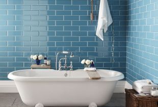 Μπλε μπάνιο (19 φωτογραφίες): φρέσκο ​​σχέδιο και όμορφους συνδυασμούς