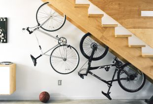 Storage of bicycles without damage to the interior: interesting solutions