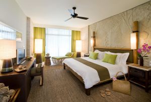 Balkonlu bir yatak odası tasarımı - bir odanın genişletilmesi ve imar edilmesi (20 fotoğraf)