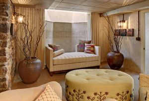 Otomano de sofá: um elemento prático dos interiores urbanos modernos (24 fotos)