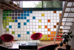 Briques de verre à l'intérieur (21 photos): zonage et décoration de la pièce