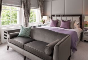 Sofaer til soverommet: kompakte møbler med maksimal komfort (21 bilder)