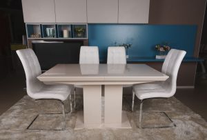 Glanset bord - et nyt ord inden for møbelkunst (21 fotos)