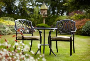 Καρέκλες κήπου: άνετη υπαίθρια αναψυχή (22 φωτογραφίες)