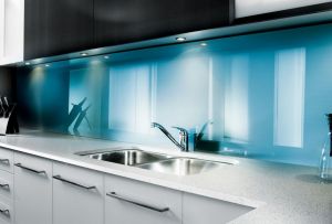 Plastforklæde til køkkenet: åbenlyse fordele (26 fotos)