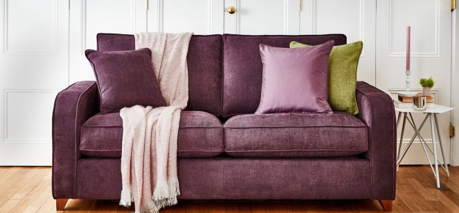 Cómo combinar un sofá morado en el interior de diferentes estilos (23 fotos)