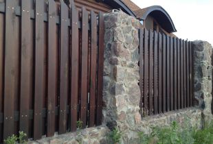 Piliers pour la clôture: les principaux types, caractéristiques et avantages (21 photos)