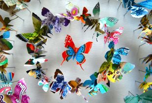 Πεταλούδες για εσωτερική διακόσμηση (52 φωτογραφίες): πρωτότυπες ιδέες και παραδείγματα