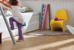 Μαλακό πάτωμα στο παιδικό δωμάτιο - ασφάλεια των πρώτων βημάτων (25 φωτογραφίες)
