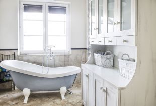 Στυλ Provence στο μπάνιο (20 φωτογραφίες): κομψό εσωτερικό και διακόσμηση