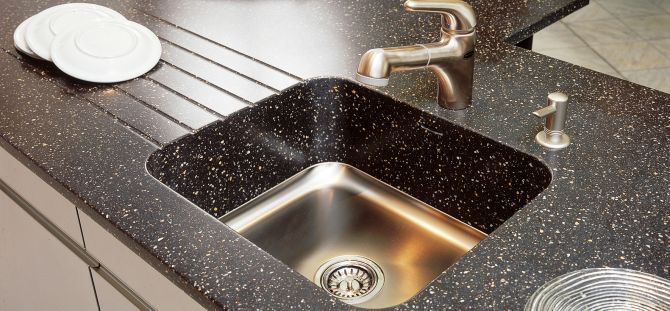 Granittvask: funksjoner og bruk i interiøret (21 bilder)