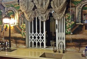 Barre di metallo alle finestre (56 foto): scegli belle e sicure