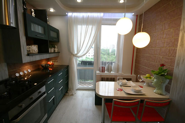 Dapur dengan balkoni