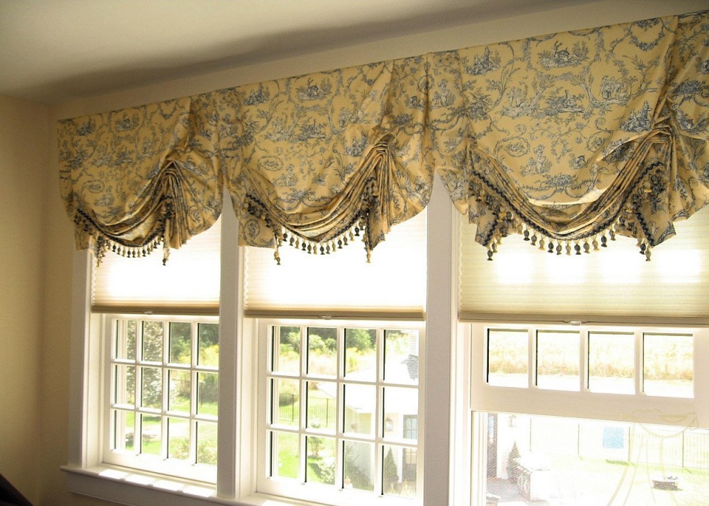 Short classic kitchen curtains