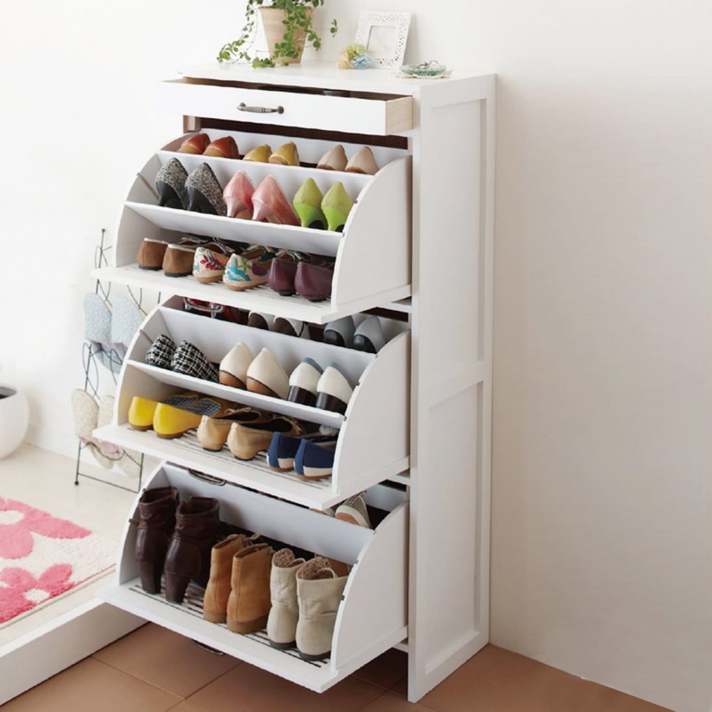 Λευκό ντουλάπι με περιστρεφόμενα ράφια για παπούτσια