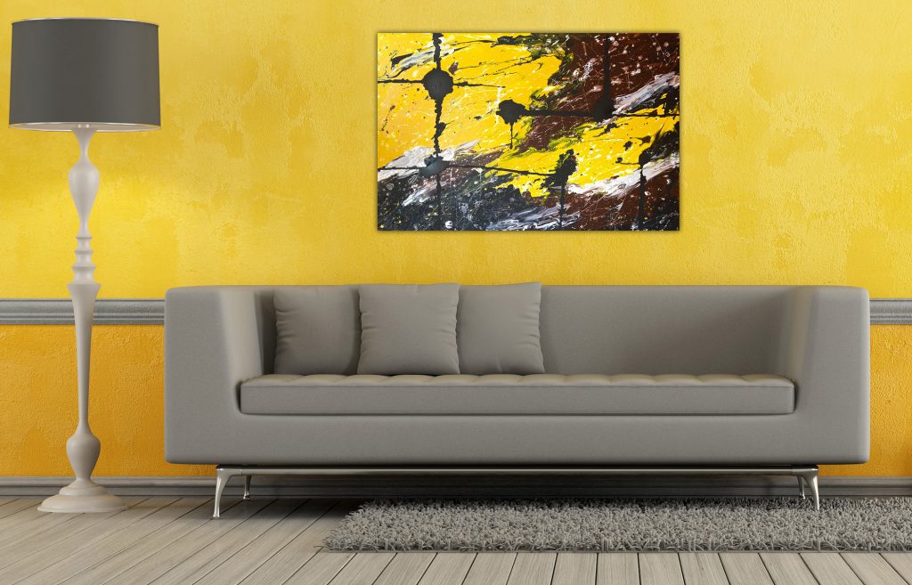 Žltooranžové steny v obývacej izbe