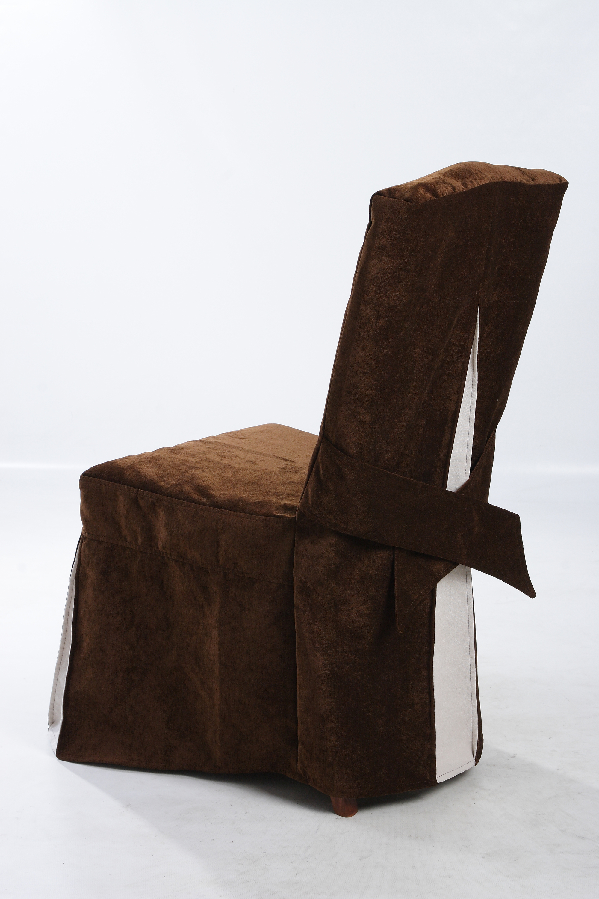 Καφέ και άσπρο κάλυμμα βελούδινης καρέκλας