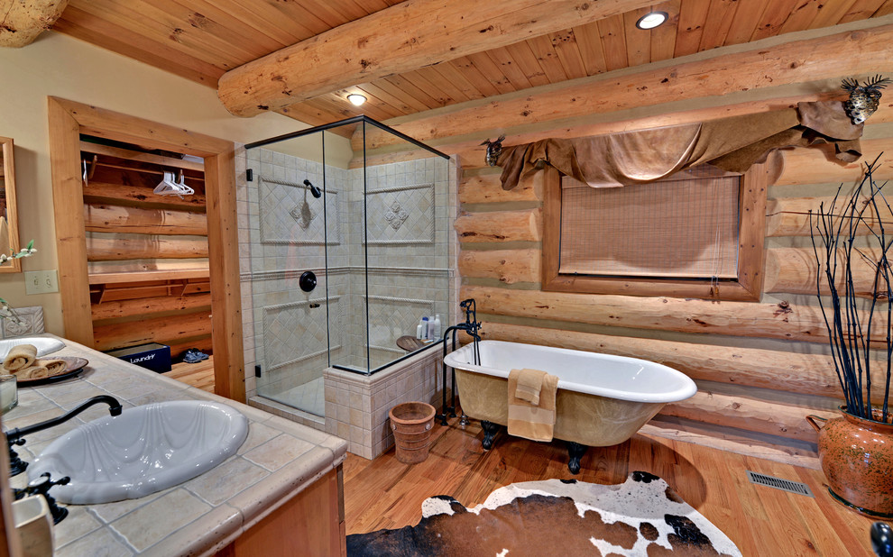 Σχεδιασμός ενός μπάνιου με ντους σε ένα ξύλινο σπίτι