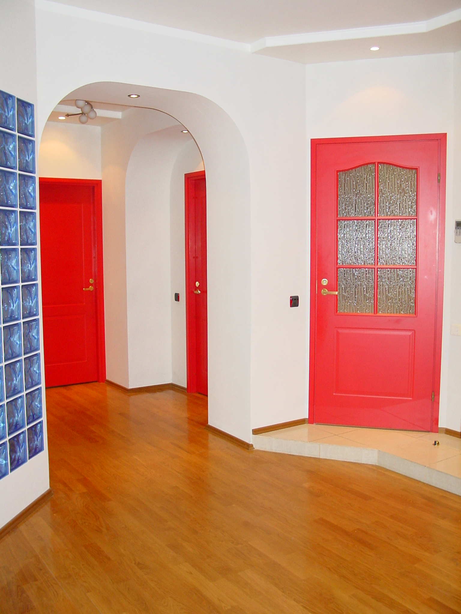 Ροζ εσωτερικές ζωγραφισμένες πόρτες