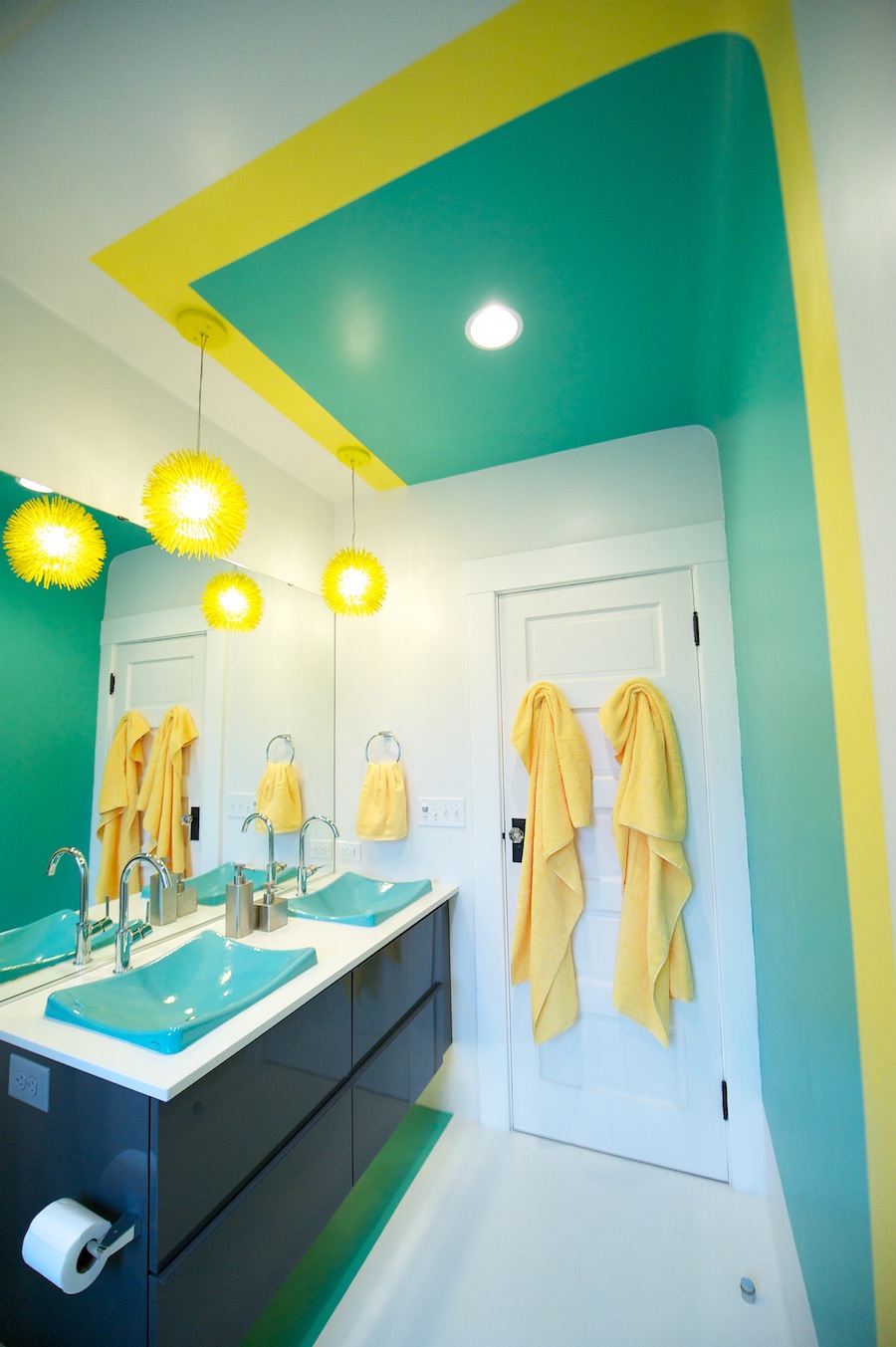 Κίτρινο-πράσινο τόνους στο μπάνιο