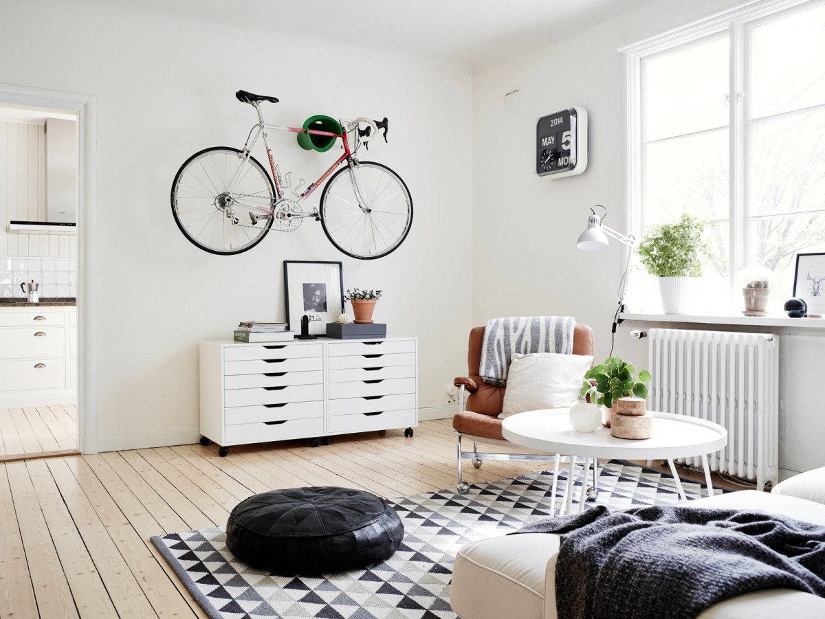 Σκανδιναβικό ποδήλατο στυλ στο σαλόνι