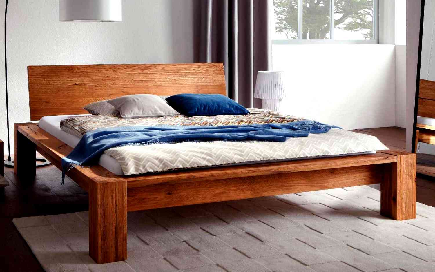 Κρεβάτι από μασίφ ξύλο σε οικολογικό στυλ