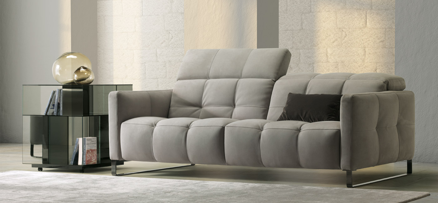 Αναπαυτικός καναπές με πτυσσόμενη πλάτη