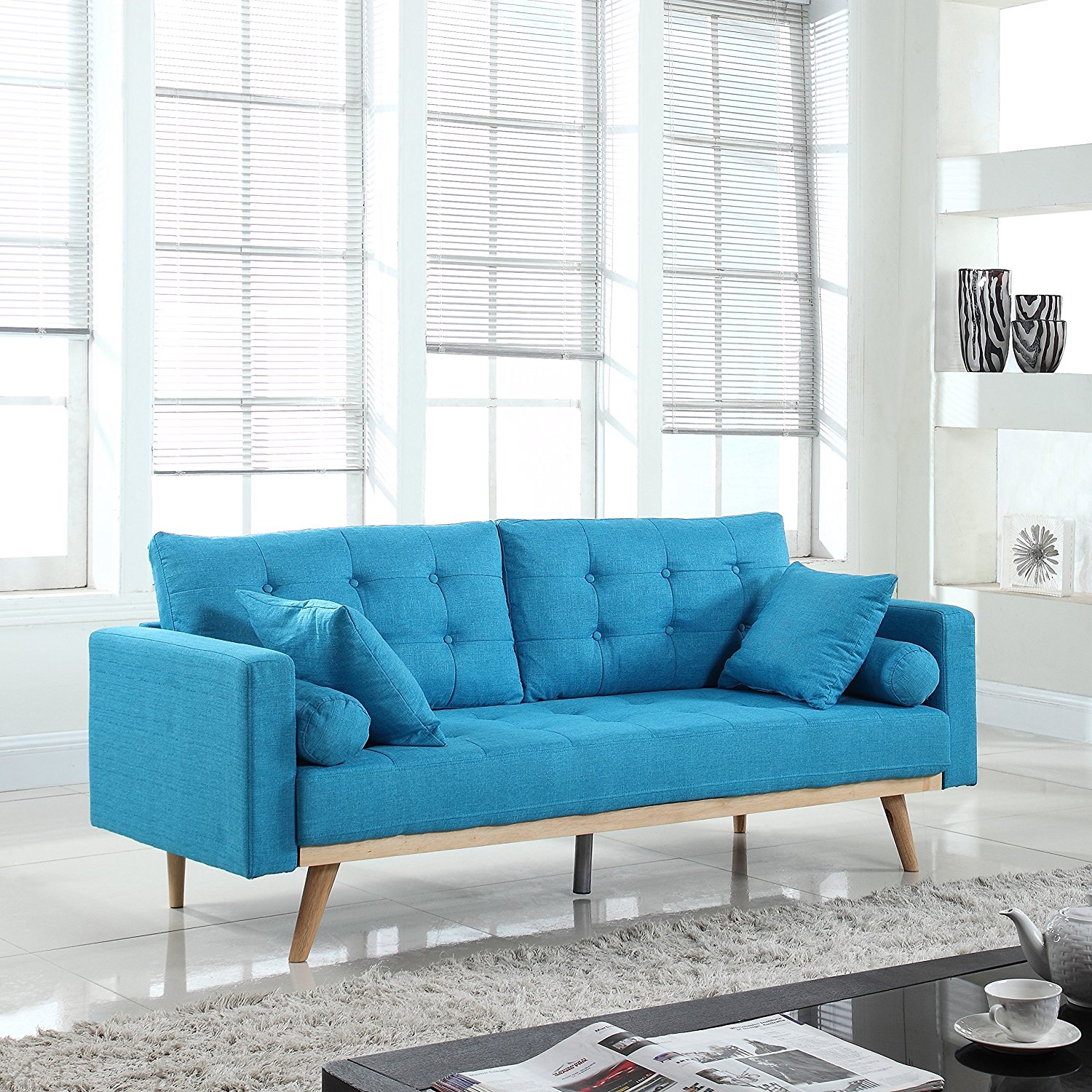 Μπλε καναπές λακωνικού σχεδιασμού