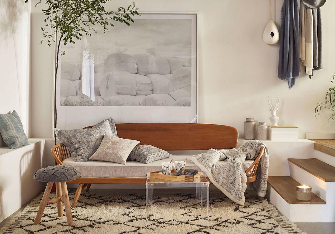 Møbler i leiligheten med sofa