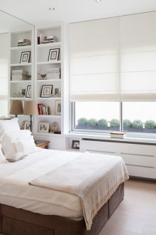 Dinding cermin di dalam bilik tidur