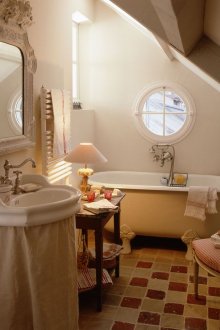 Accogliente bagno in stile provenzale