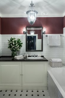 Interno del bagno moderno in stile provenzale