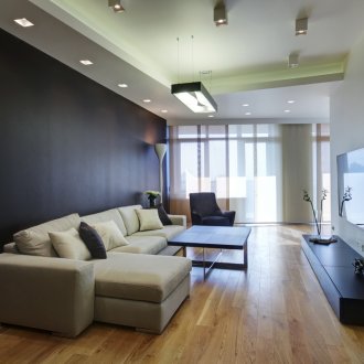 Sala retangular preto e branco