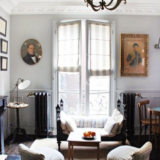 Small cozy french style living room