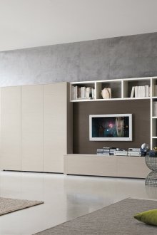 Parete moderna beige nel salone.